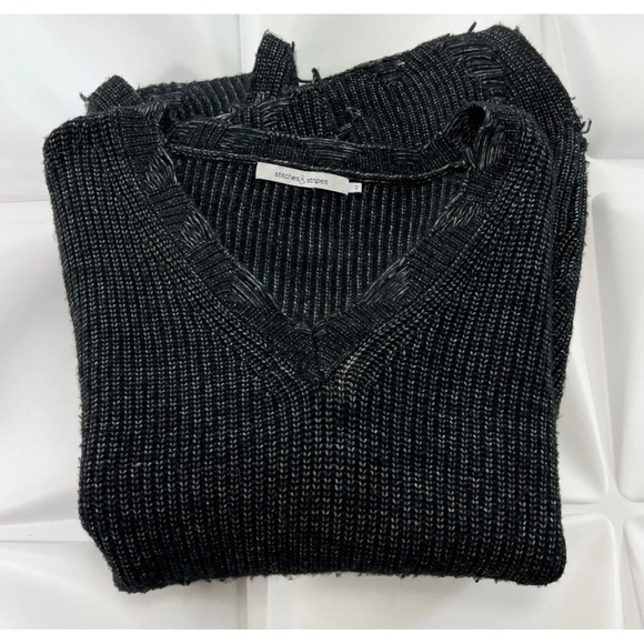 Stitches and Stripes Evereve Womens Sz XS Black Sloane Destructed Tunic Sweater - Picture 10 of 12